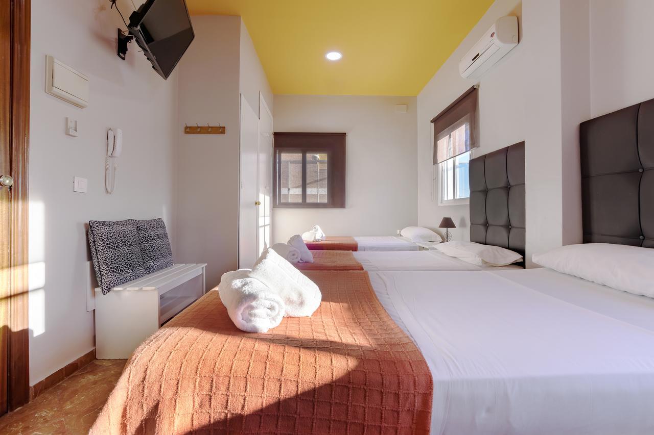 Hostal Ciudad Jardin Malaga Exterior photo