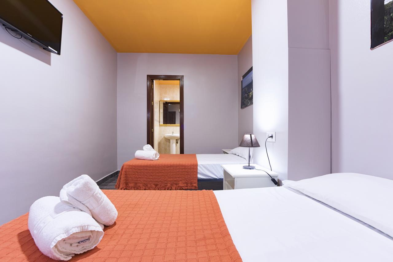 Hostal Ciudad Jardin Malaga Exterior photo