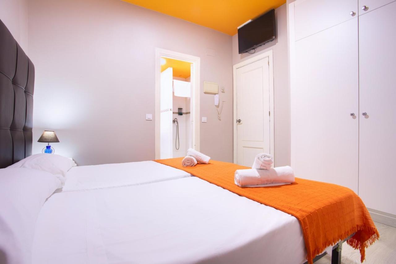 Hostal Ciudad Jardin Malaga Exterior photo