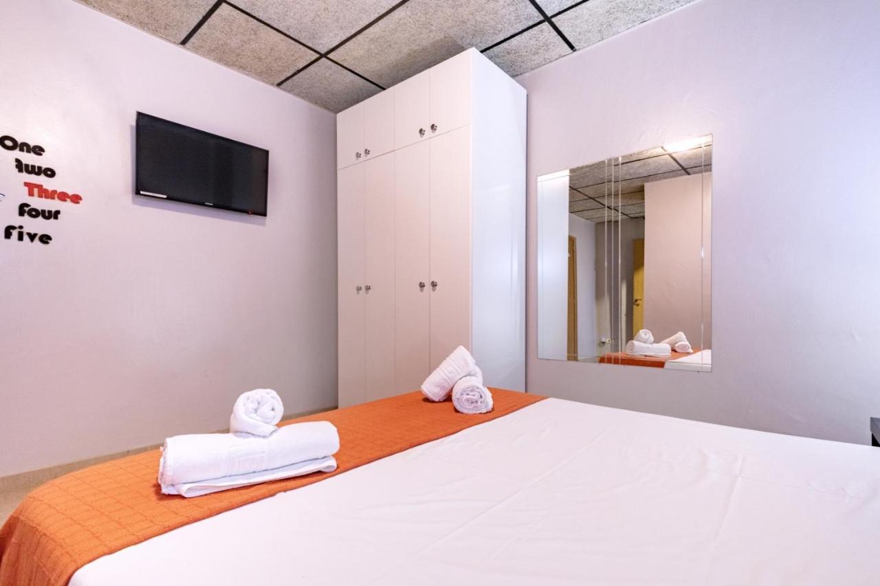 Hostal Ciudad Jardin Malaga Exterior photo