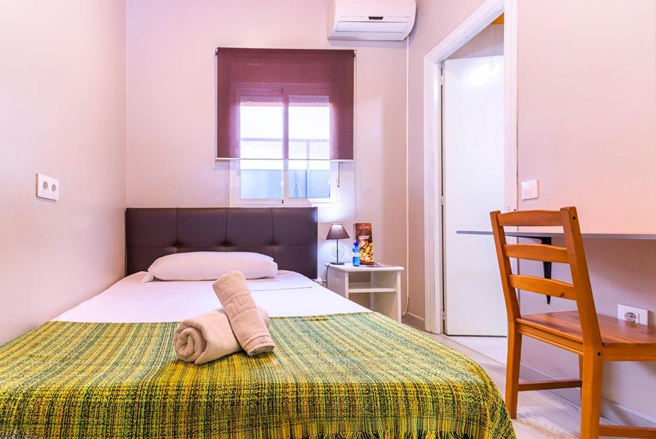 Hostal Ciudad Jardin Malaga Exterior photo