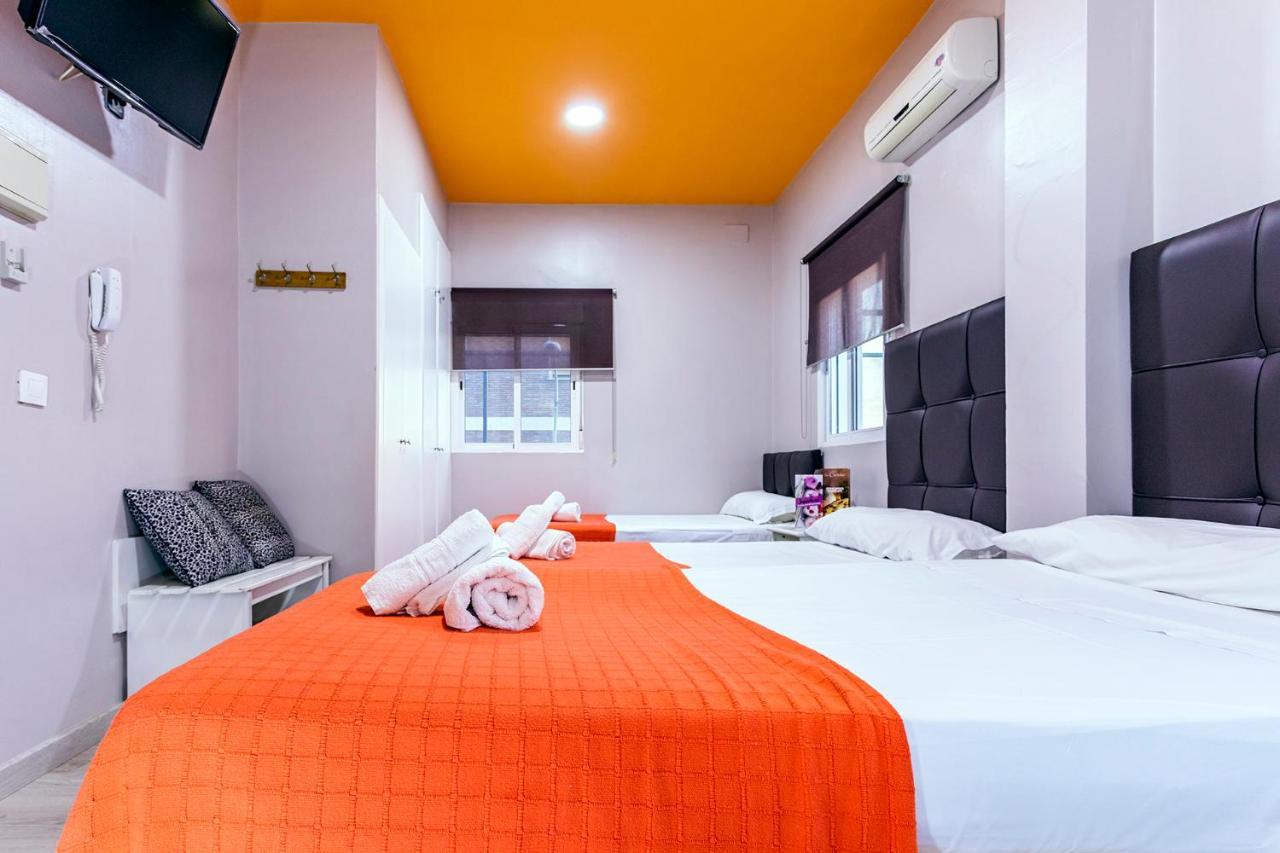 Hostal Ciudad Jardin Malaga Exterior photo