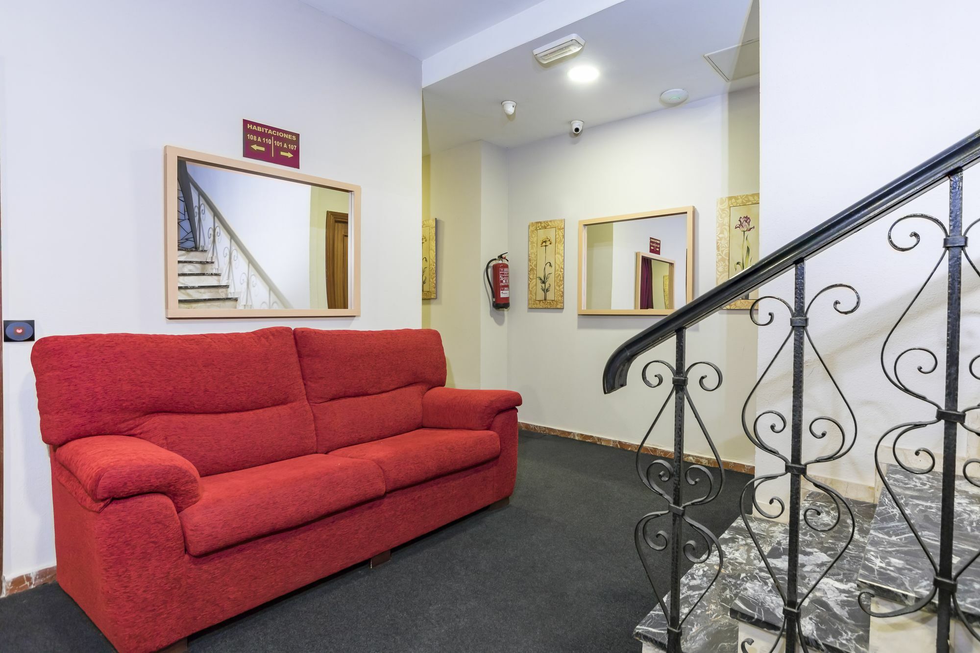 Hostal Ciudad Jardin Malaga Exterior photo